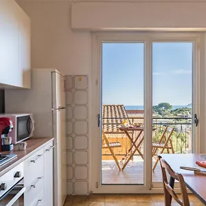 Appartamento Vista Mare Con Giardino